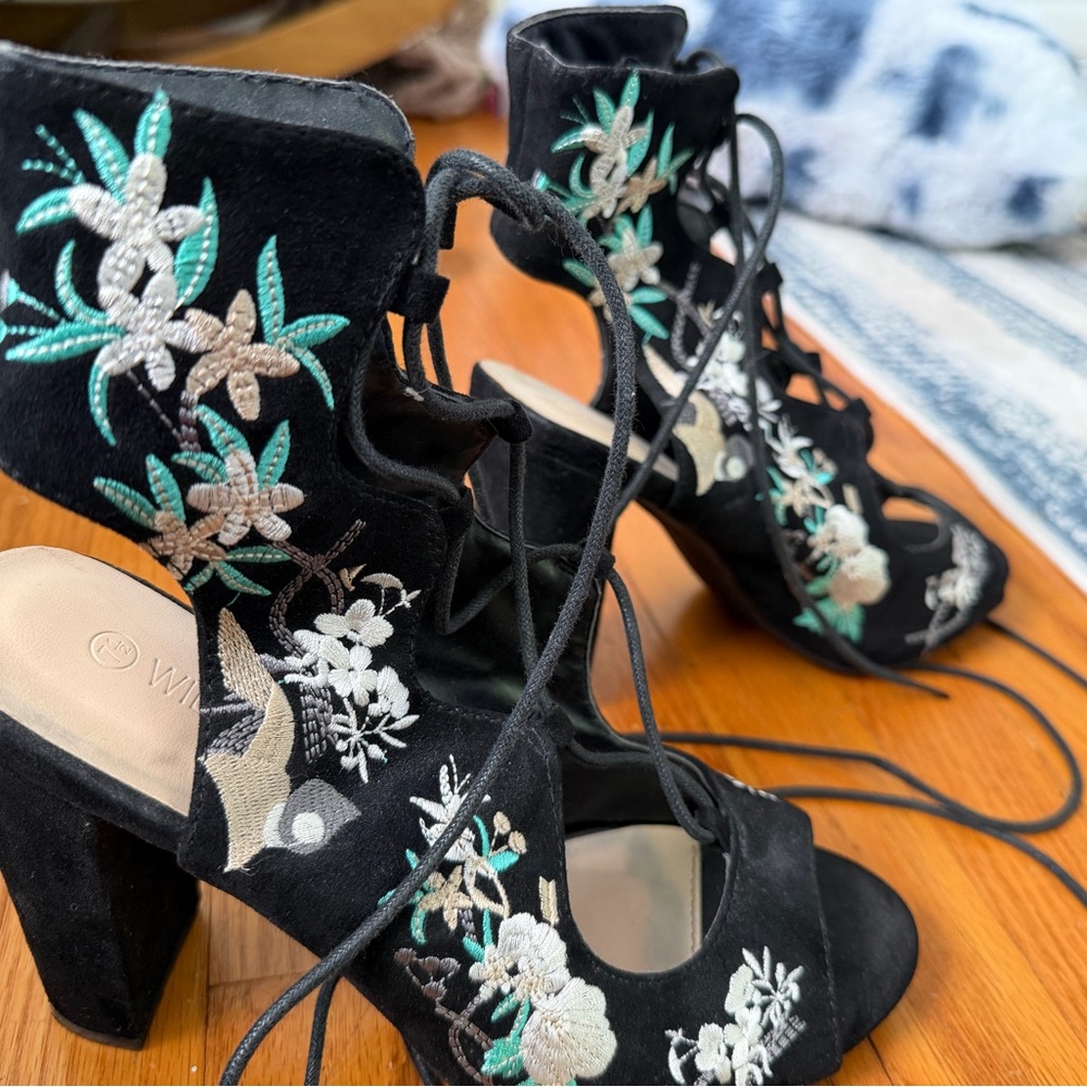 Wild Diva Black Lace-Up Embroidered Block Heel Sandals